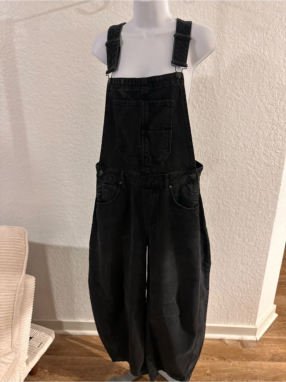 50% off! Free People Black Denim Barrel Overalls, NWOT Medium